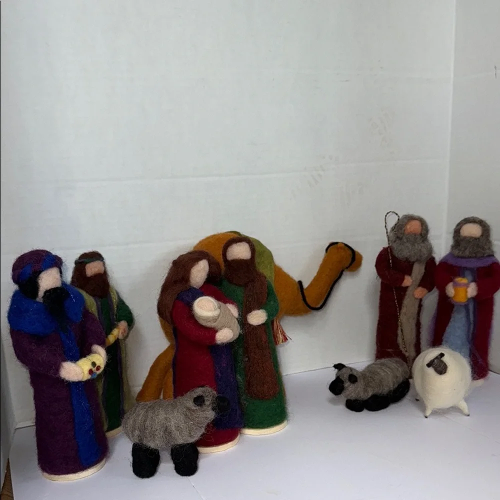 Handcrafted Felt Nativity Set - Picture 3 of 16